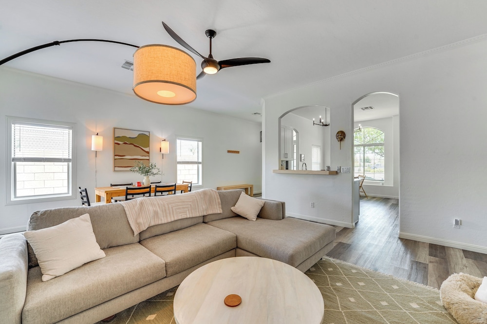 Heated Pool & Yard: Gilbert Getaway!