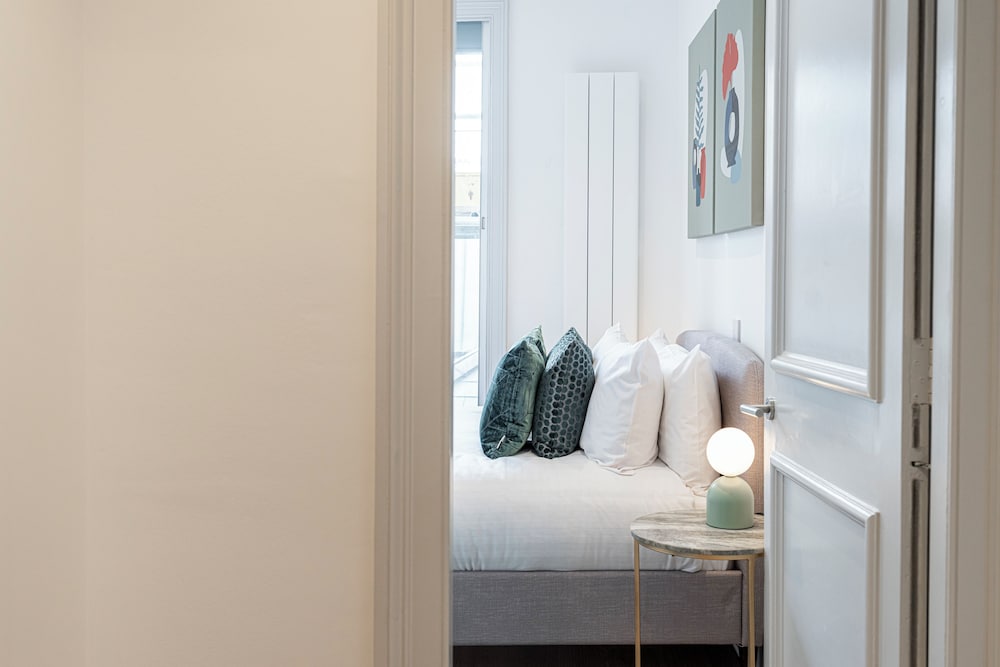 JOIVY Stylish 1 bed flats in Soho