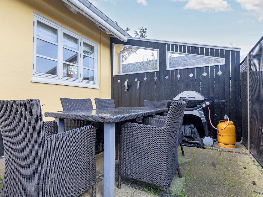 House - Sleeps 6 - Pool - Pet Friendly
