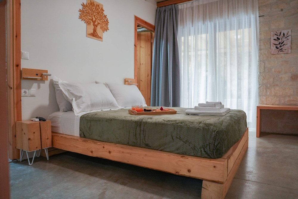 Oliva Emerald Eco - Secluded Off-grid Vineyard Villa