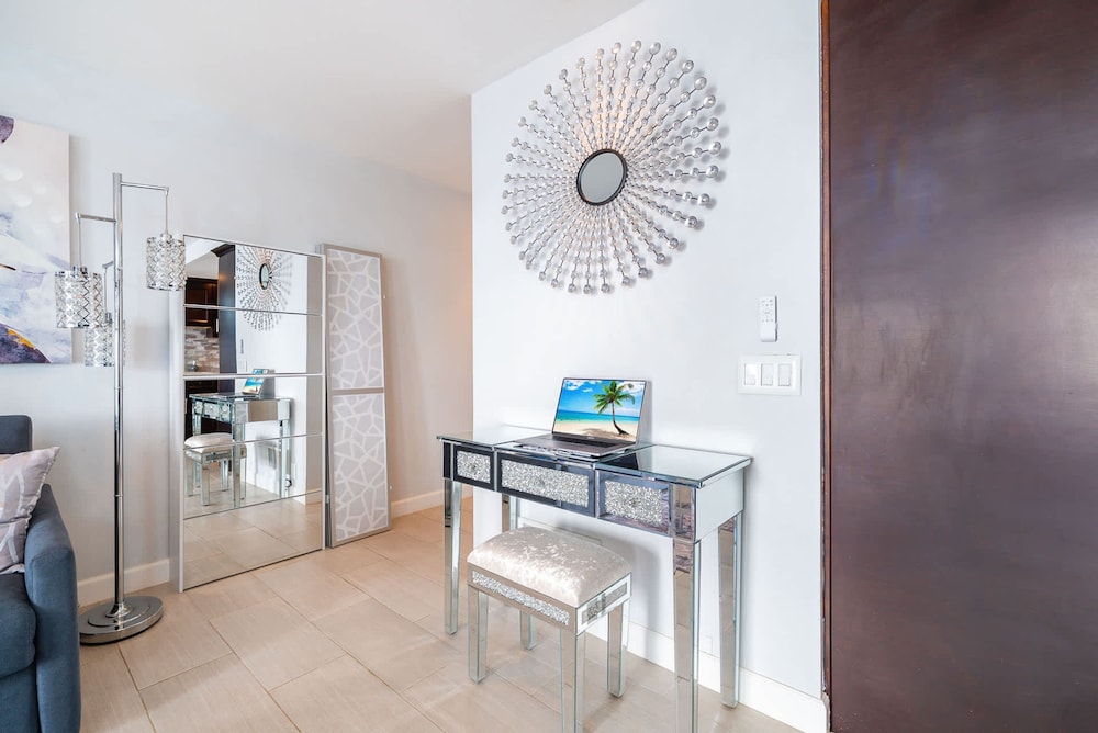 Luxury Oceanfront Condo With Private Beach Access
