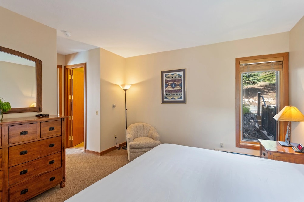 Pinnacle at Deer Valley Resort - Four Bedroom Condo with Hot Tub #1470 4 Condo