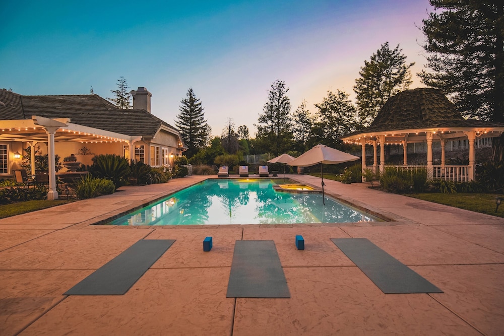 La Barrique by Avantstay Secluded 14 Acre Estate w Vball Pool