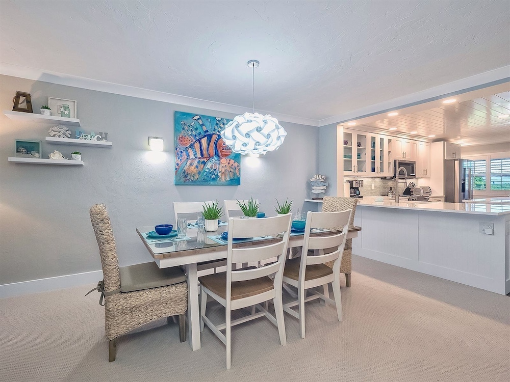 Pointe Santo Condos by Dream Vacation Rentals