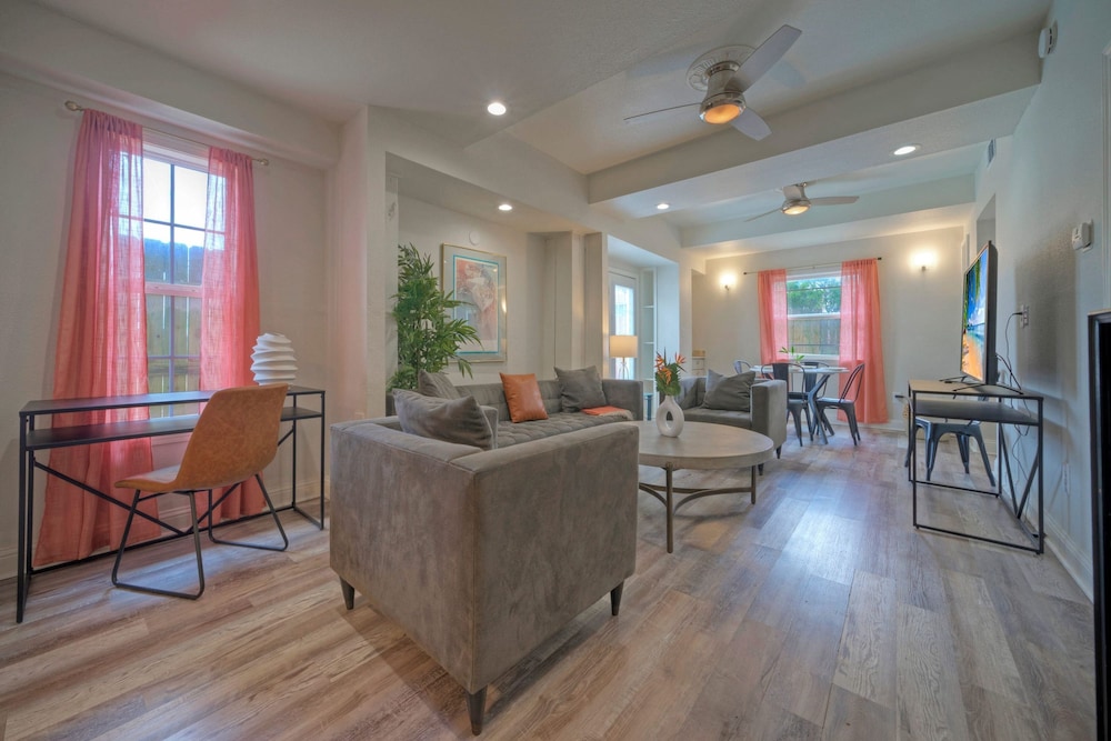 2-unit Home in Golf Cart Zone w Patio Balcony Salty Sunshine Multi-family Retreat