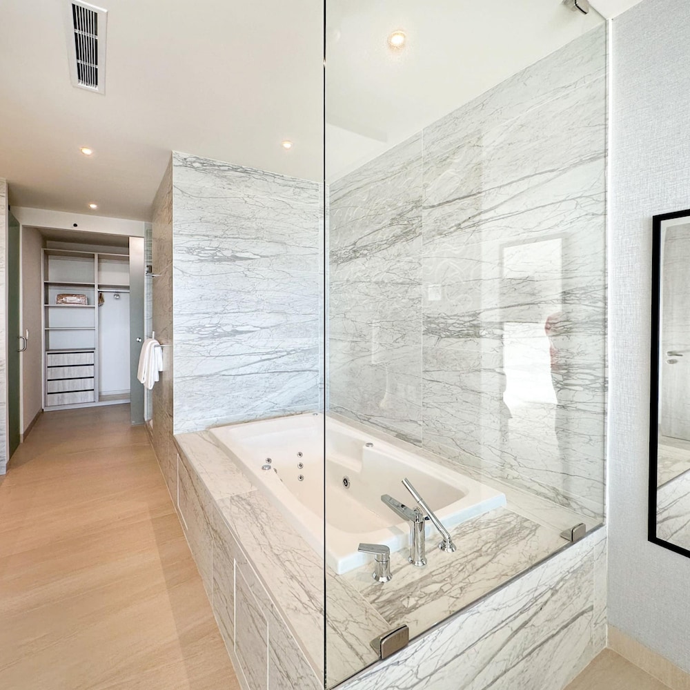 New 3BR Ground Floor Las Palomas Condo