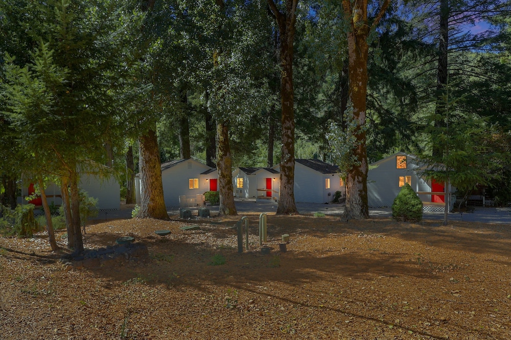 Rouge Cobb Mountain Hotel - Cabin 5