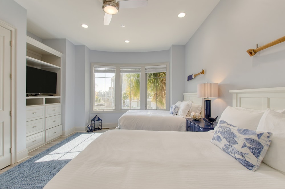 Coastal Marsh by Avantstay Infinity Pool Hot Tub View Pool Table Ping Pong