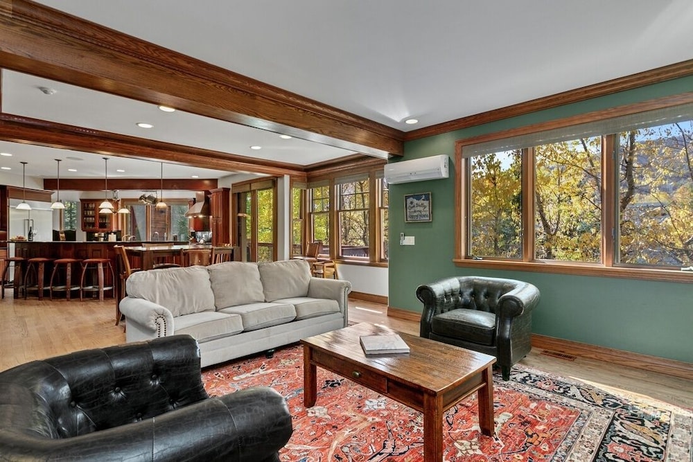 3135 Thistle - 7 Bedroom Private Home 7 Home