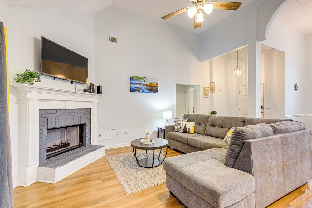7 Mi to Dtwn Covington: Bright Home w/ Deck & Yard