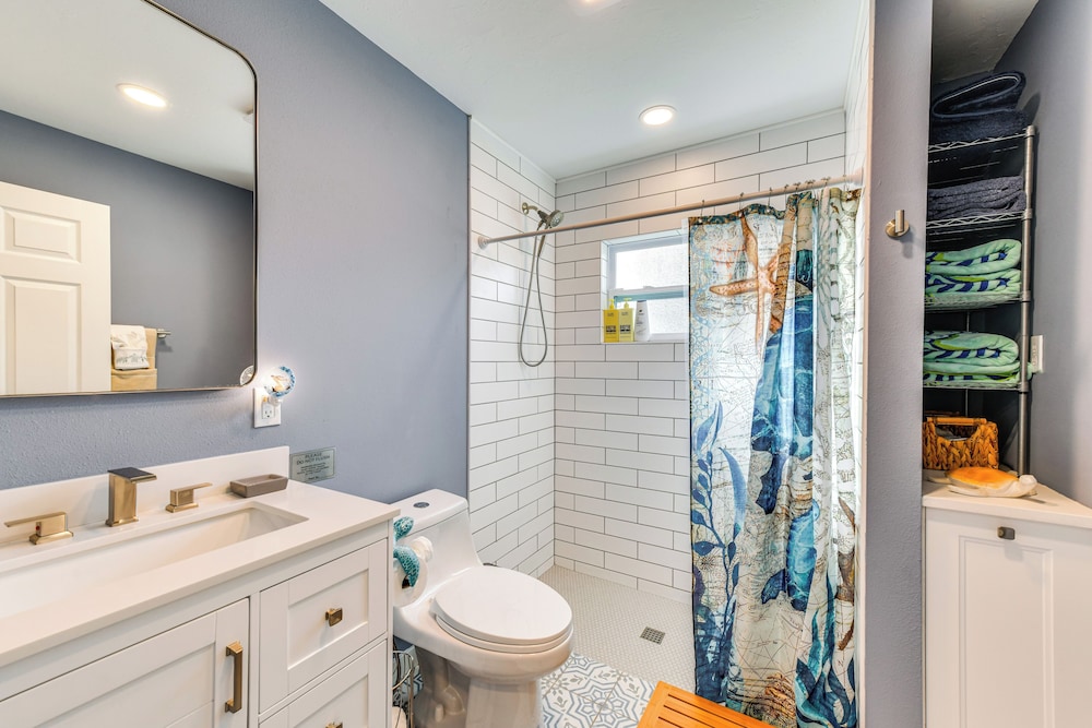 6 Mi to Dtwn: Sarasota Apt w/ Patio & Fire Pit