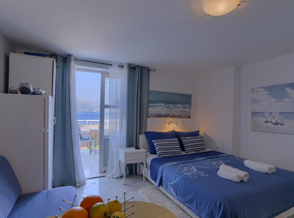 Sunset Tides Apartments With Terrace and Sea View