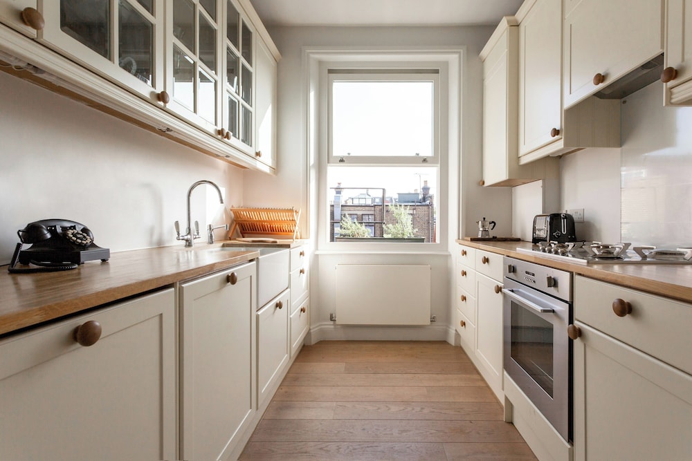 Cresswell Gardens IV by Onefinestay