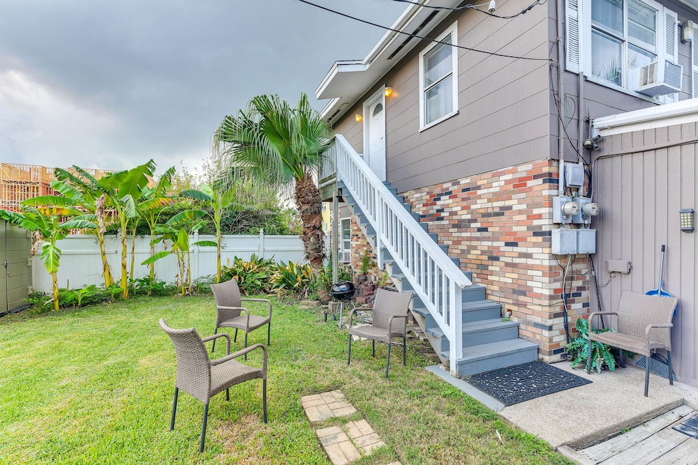 Walk to Beach: Galveston Vacation Rental!
