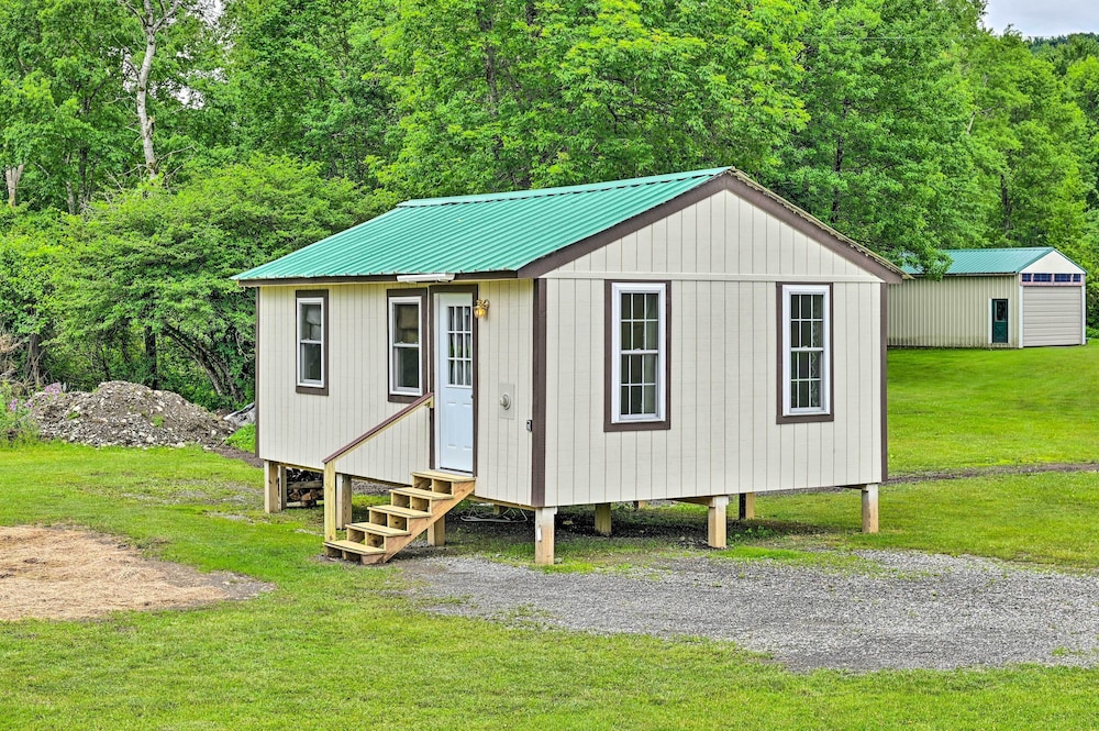 Quiet Country Escape: Fire Pit, Fish On-site! view 3