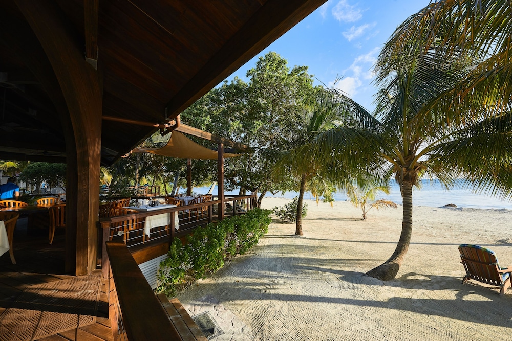 Ray Caye Private Island Resort