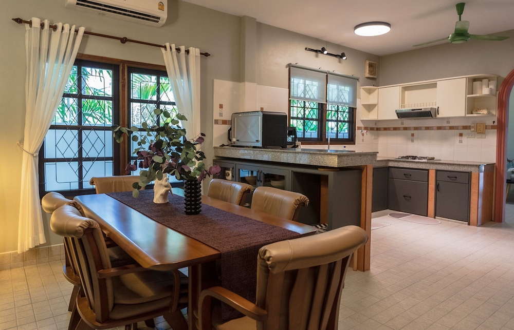 Kesorn Charming Authentic Thai Pool Villa Phuket