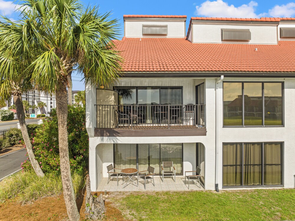 One More Round! 3BR 3BA Sleeps 10! 11 Pools! Golf Courses! Tennis Courts!