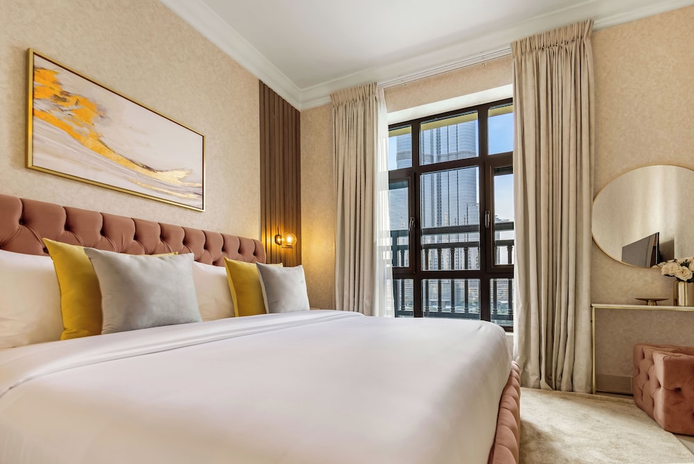 Durrani Homes - Heaven on Earth collection 5BR with panorama Burj Khalifa and fountain views