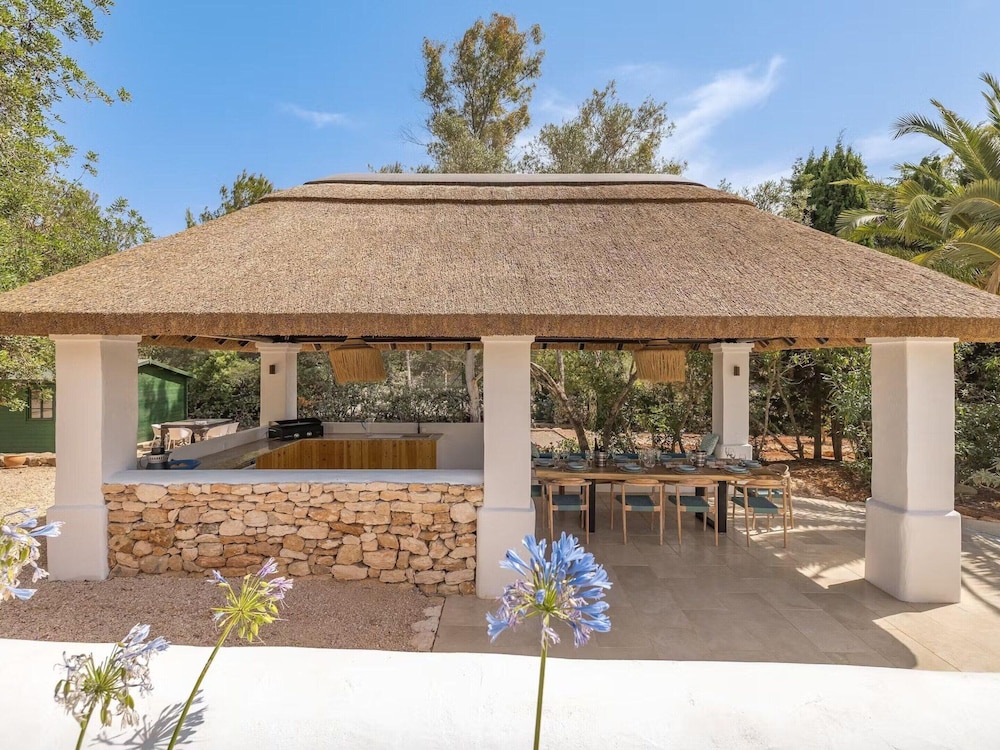 Traditional Villa With Garden