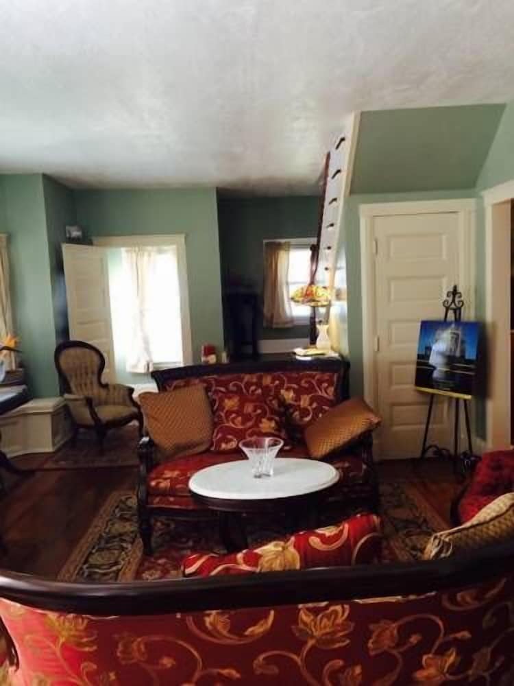 Parrish Grove Inn