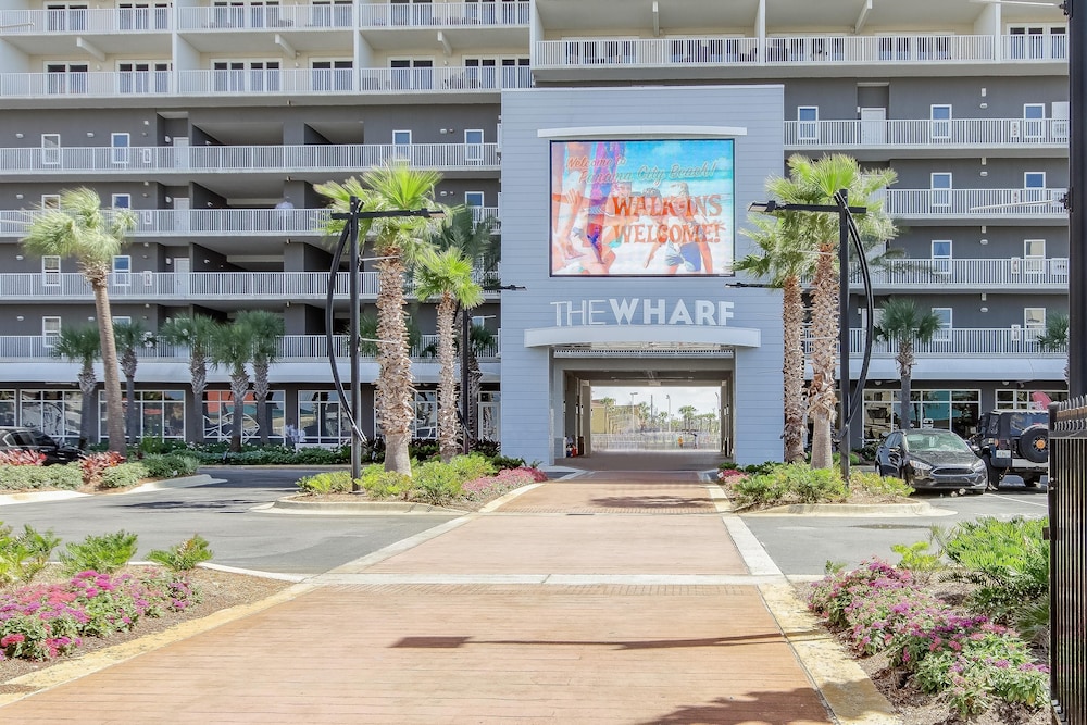 Laketown Wharf by Book That Condo