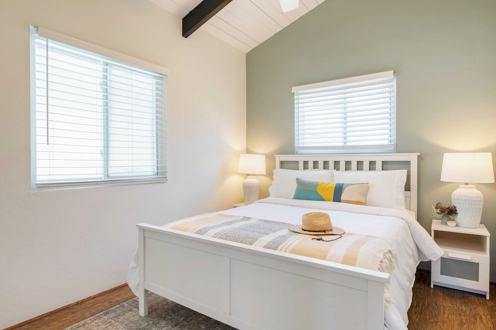 Surfrider Buyout by Avantstay 2 Home Buyout By the Beach!