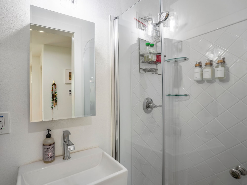 Sandy Toes Retreat by Ryson Vacation Rentals