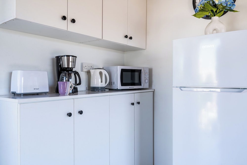 Lazuli 1-BR W Pool & Balcony in Larnaca