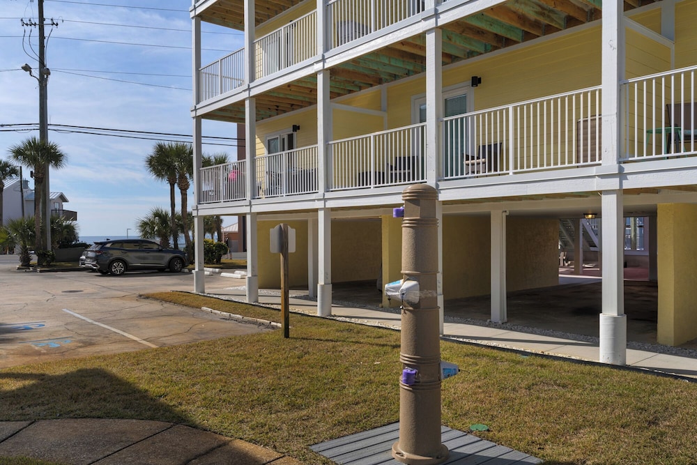 Sand Castles West A4: Steps to Beach, Pools, Private Balcony & More!
