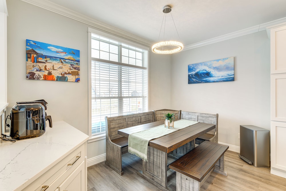 Furnished Screened Porch: Baypoint Resort Home!