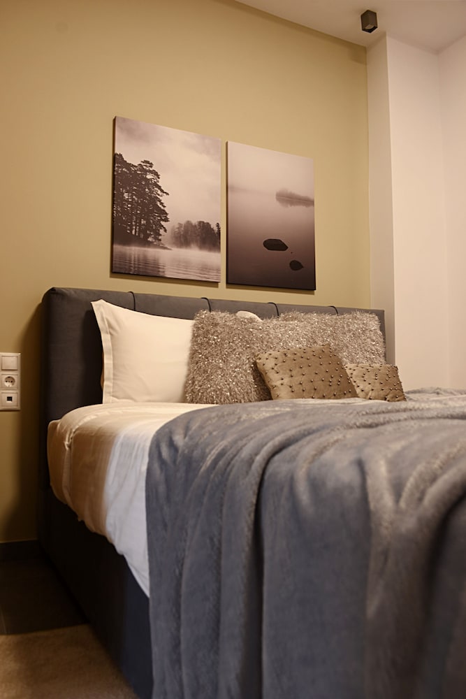 Gusto Luxury Apt Must photo 2