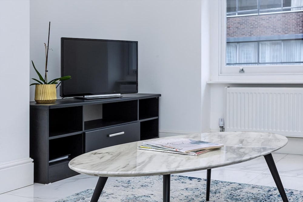 Modern Flat, Steps From Oxford Street!