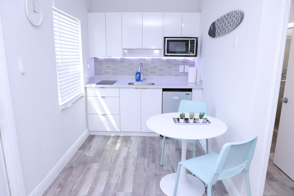 Douglas Rd Apartments