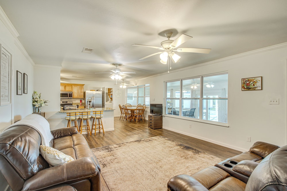 Private Patio & Hot Tub: Bayside Home in Pace!