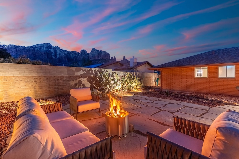 NEW Redrock Experience Views Firepit Hottub