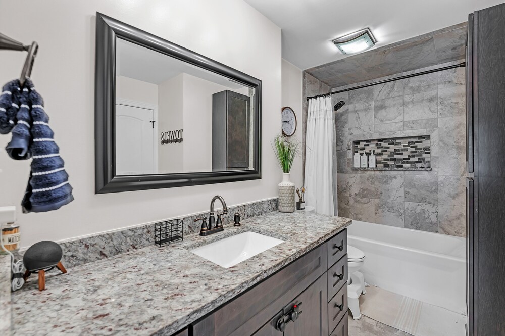 Modern Retreat With Private Pool & Yard 3 Bedroom Home