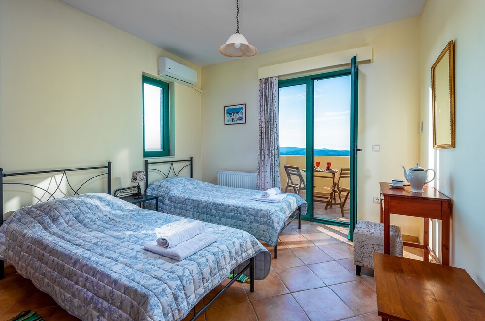Anemos Villa in Salakos