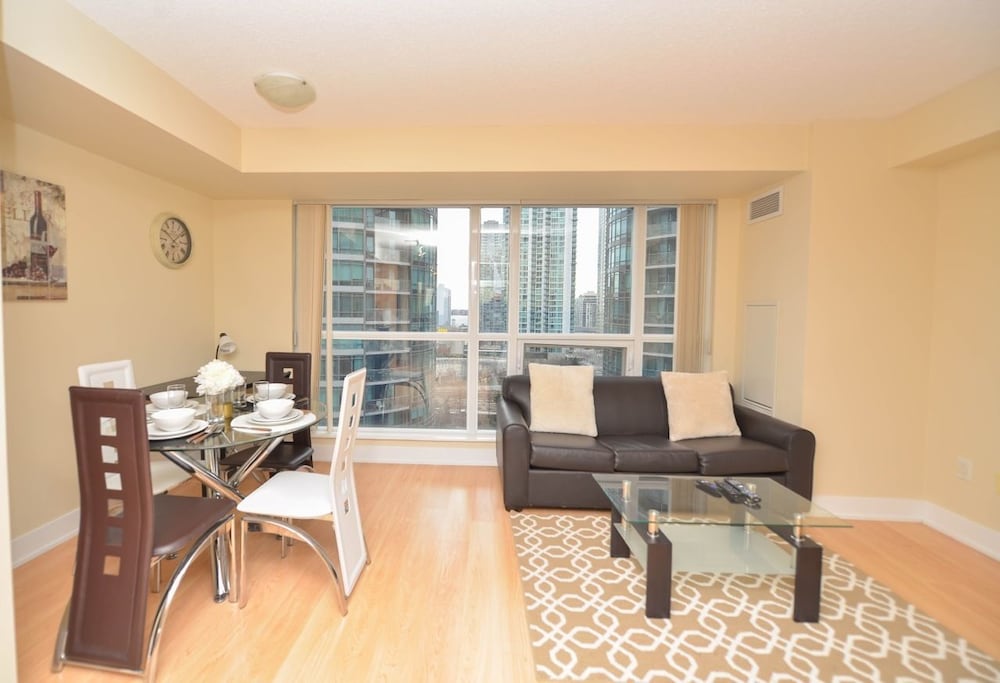 Sarkar Suites - Blue Jays Way