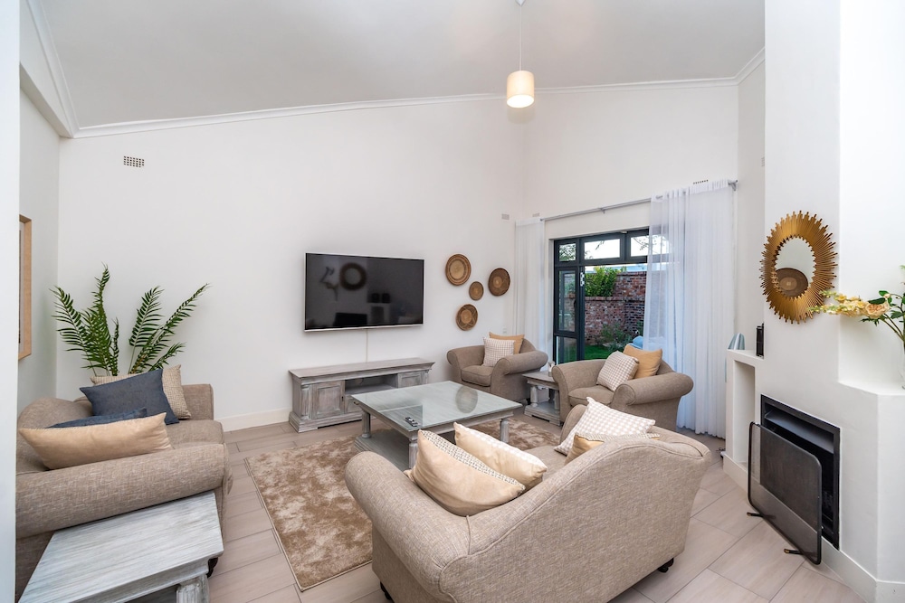 Stunning 3 Bedroom House Near Harare Airport -2297