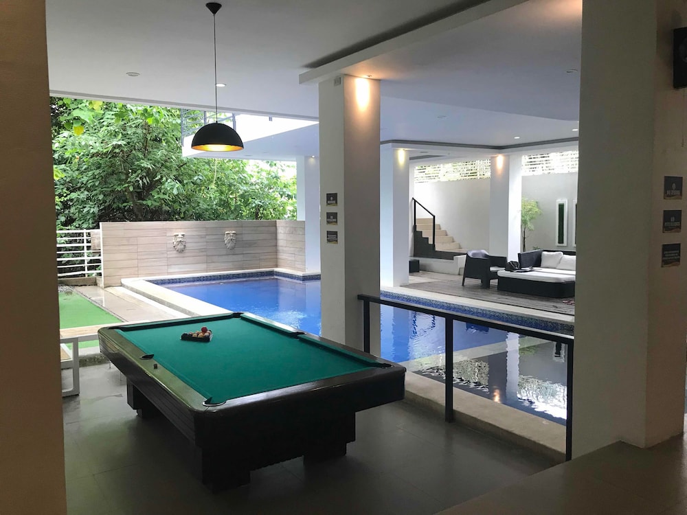Anton's Loft Designer Resort Pansol