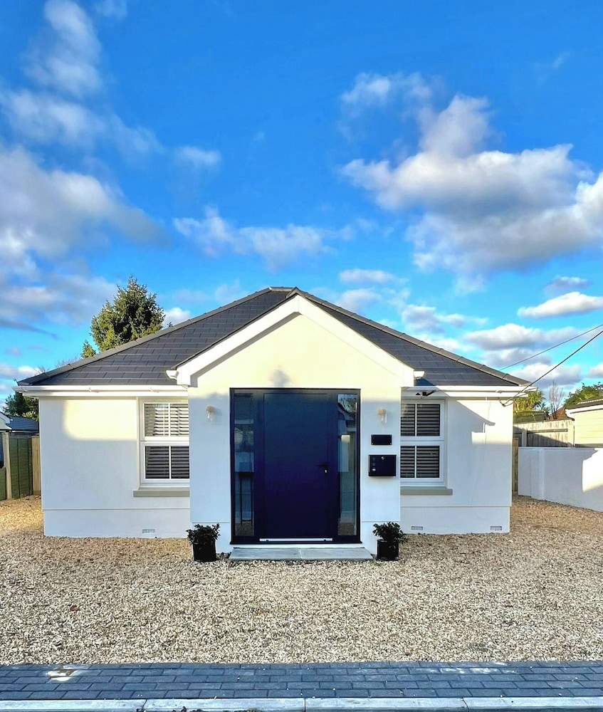 Newly Refurbished Bungalow- Large Garden- Parking