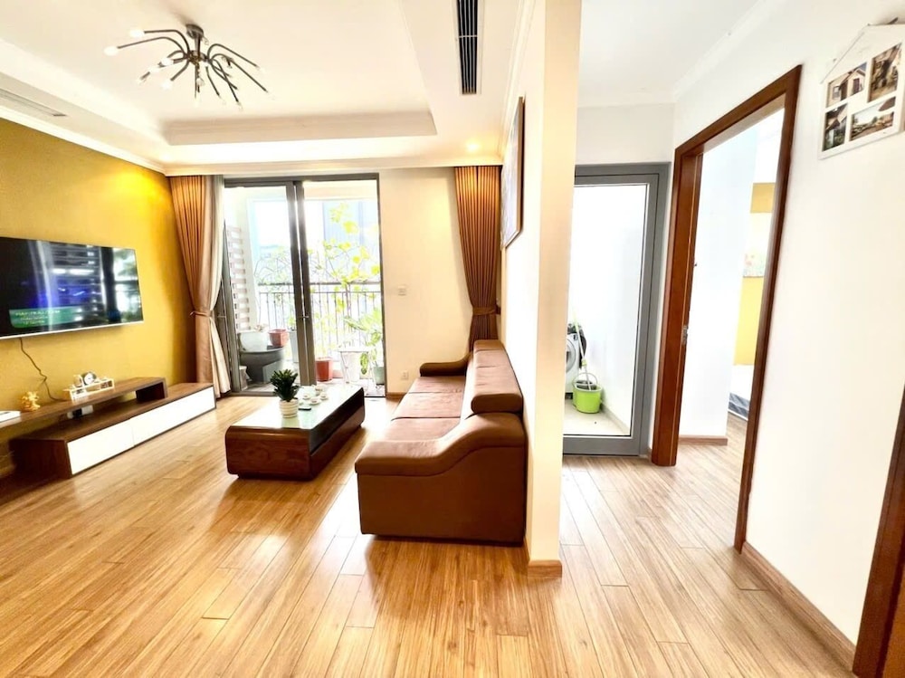Bom Homestay Vinhomes Times City
