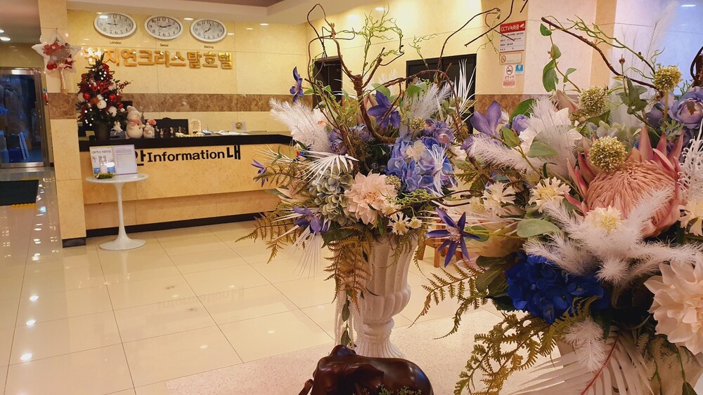 Cheonjiyeon Crystal Hotel 3