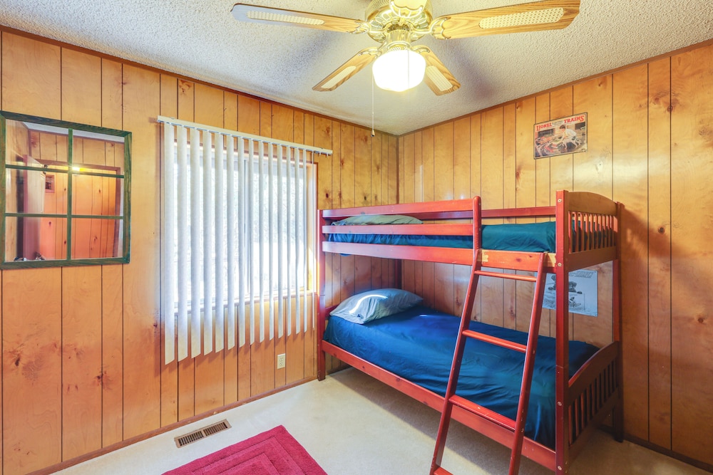Deck & Forest Views: Black Bear Cabin' in Payson
