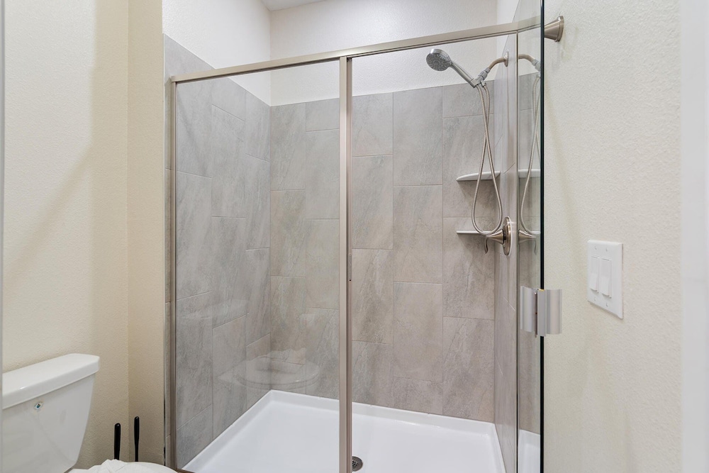 ChampionsGate Resort 8-Bedroom Vacation Pool Home - Includes Resort Clubhouse Amenity Access! 8 Home