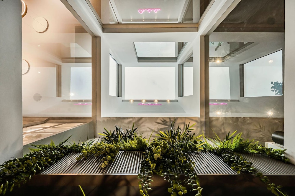 London Mews Home w Glass Atrium Terrace