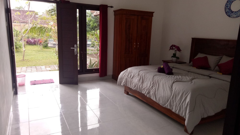 Arta Garden Guest House & Hostel view 4