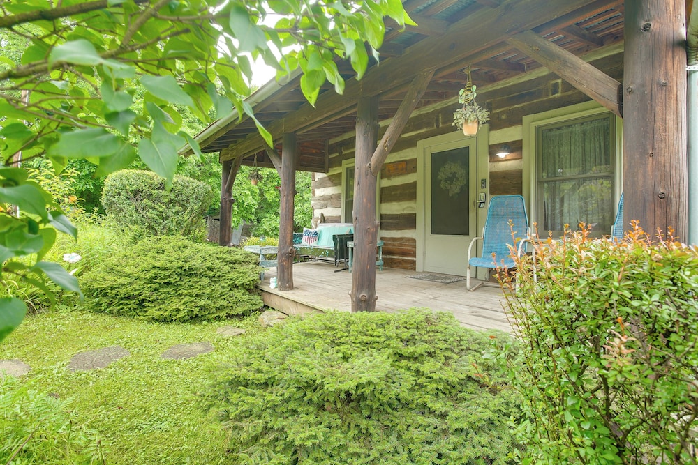 3 Mi to River: 11-acre Retreat in Rural Stockport