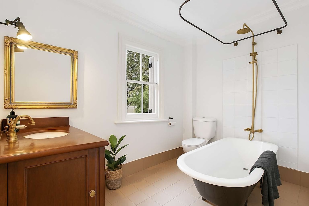 The Paddington White Sanctuary